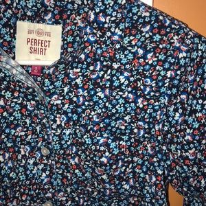 Long-sleeve floral button up SIZE: S